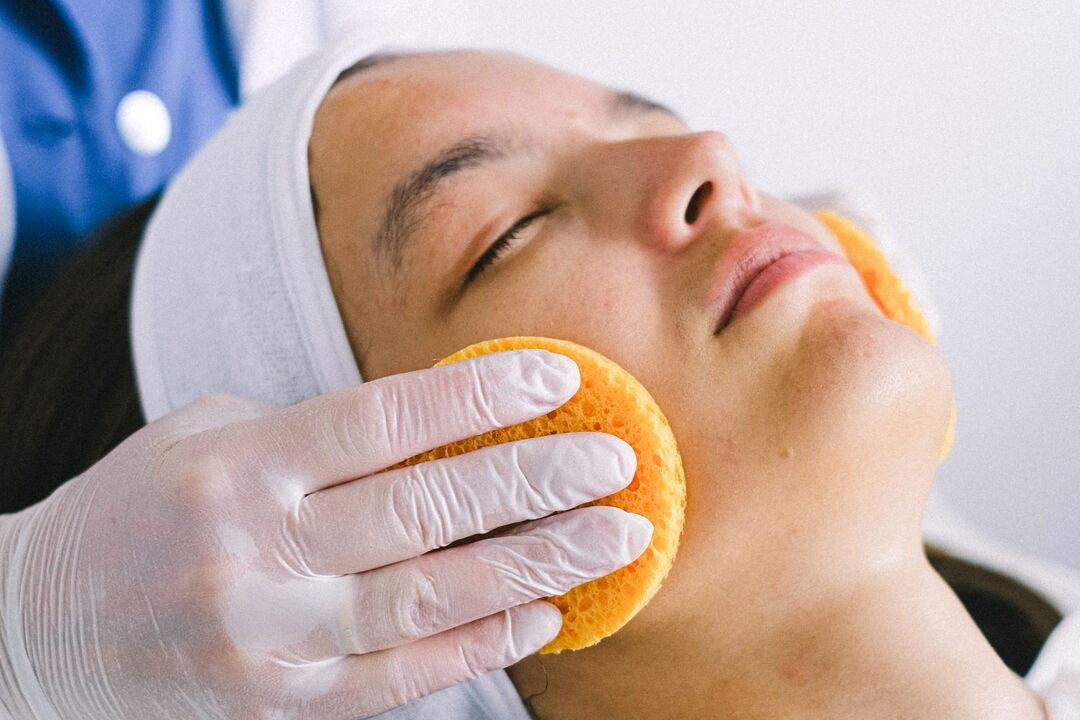 Deep cleansing of the facial skin is a necessary procedure from the age of 30