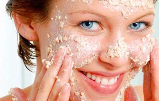 Applying an oatmeal mask will make your skin smooth and supple. 